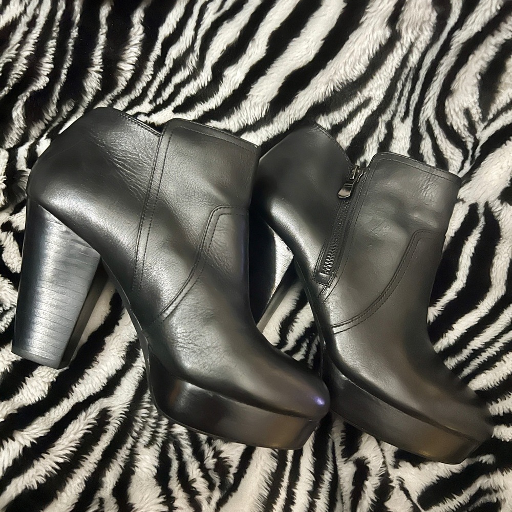 Gianni Bini Black Leather Platform Booties